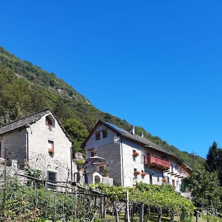 Ossola Dal Monte - Affittacamere Crevoladossola Exteriör bild